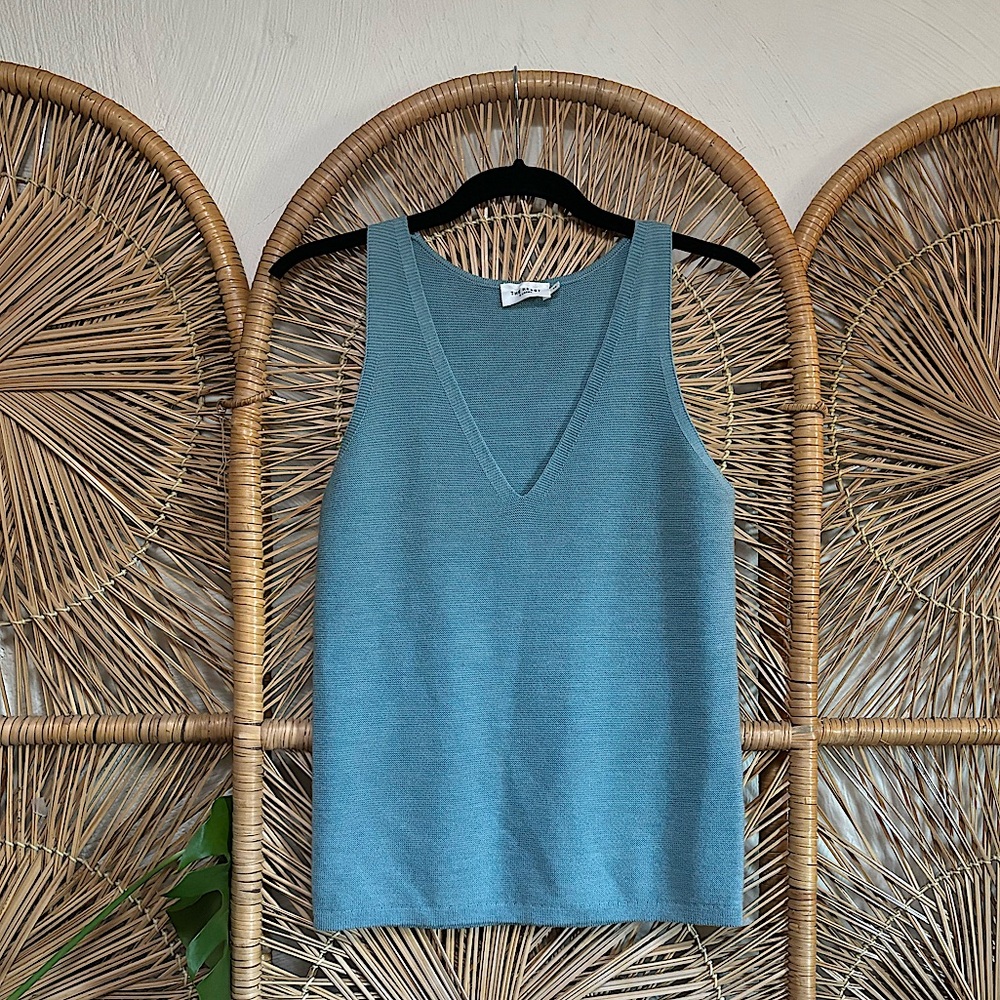 The Reset R Label Sweater Tank